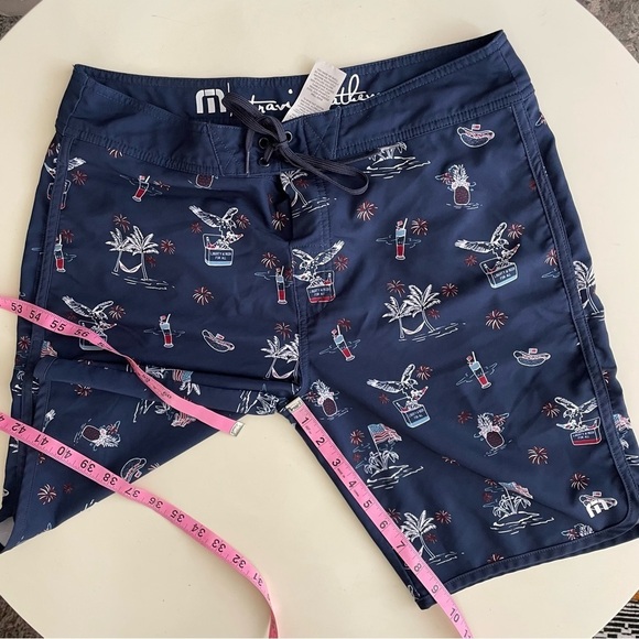 Travis Mathew Men’s Boardshorts Size 33 Flag Sweet Land of Beer - Picture 3 of 10